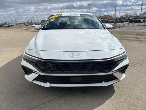 2025 Hyundai ELANTRA SEL