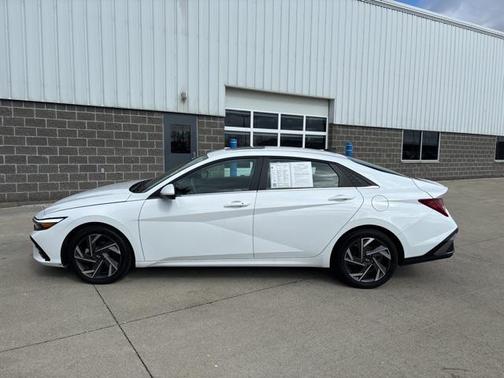 2025 Hyundai ELANTRA SEL