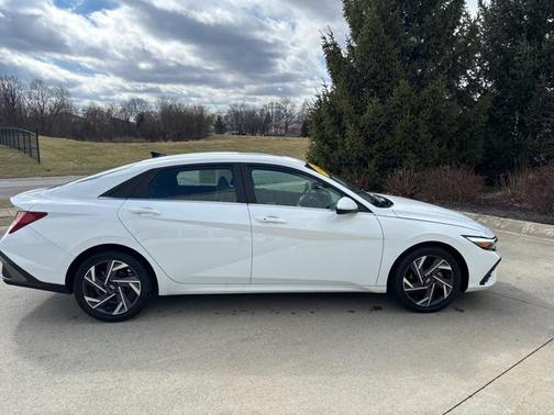 2025 Hyundai ELANTRA SEL