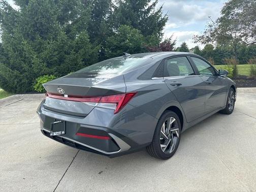 2025 Hyundai ELANTRA SEL