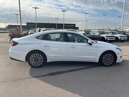 2023 Hyundai SONATA Hybrid SE