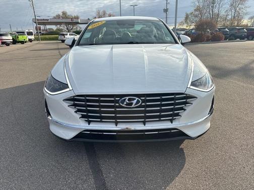 2023 Hyundai SONATA Hybrid SE