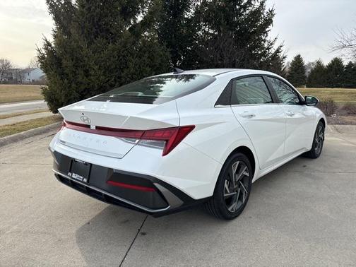 2025 Hyundai ELANTRA SEL