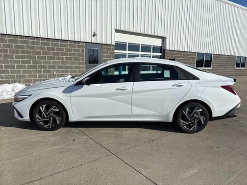 2025 Hyundai ELANTRA Sport