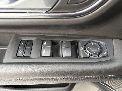 Summit White 2024 GMC Yukon XL SLT