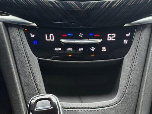 Crystal White Tricoat 2025 Cadillac XT6 Premium Luxury FWD