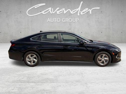 2022 Hyundai SONATA SE