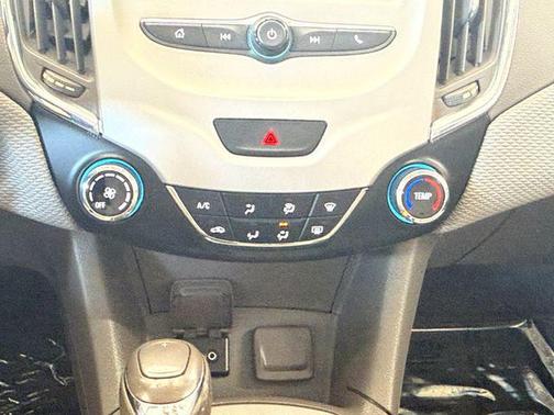 Mosaic Black Metallic 2018 Chevrolet Cruze LS