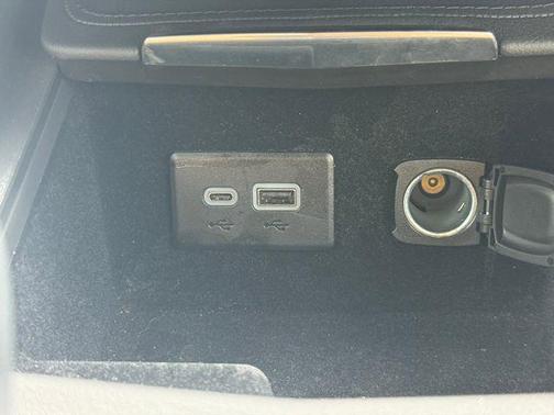 Argent Silver Metallic 2024 Cadillac XT4 Premium Luxury