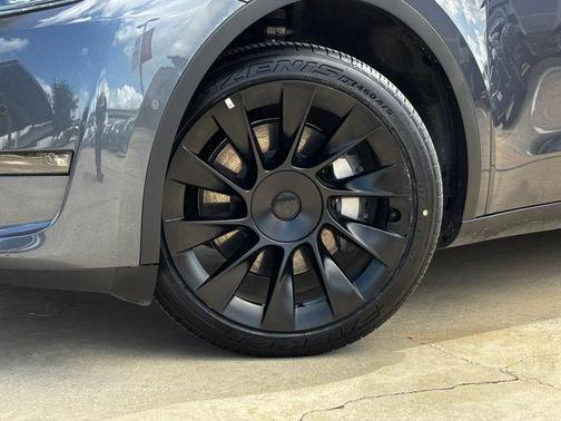 2022 Tesla Model Y Long Range Dual Motor All-Wheel Drive