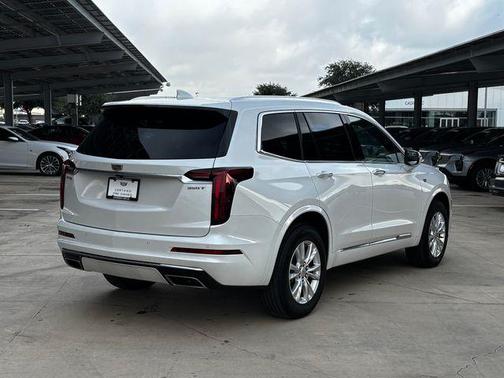 2023 Cadillac XT6 Luxury FWD