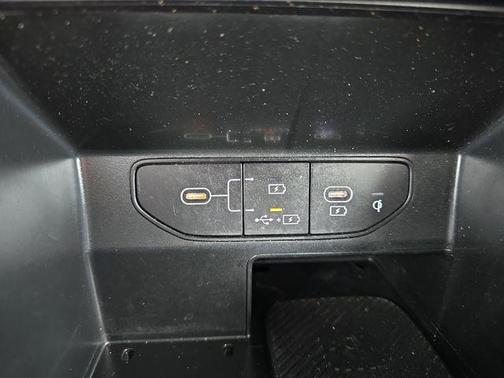 Everlasting Silver 2024 Kia Sorento S