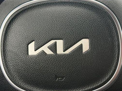 Everlasting Silver 2024 Kia Sorento S