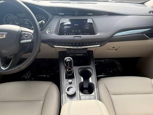 Argent Silver Metallic 2023 Cadillac XT4 Luxury