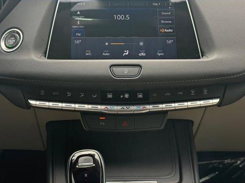 Argent Silver Metallic 2023 Cadillac XT4 Luxury