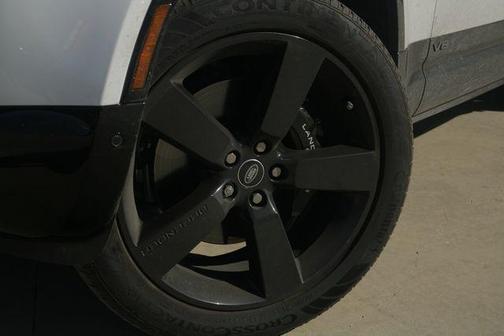 2025 Land Rover Defender 110 V8