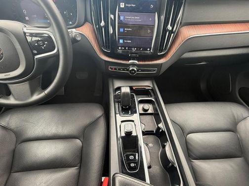 Onyx Black Metallic 2023 Volvo XC60 B5 Plus Bright Theme
