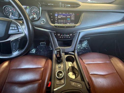 Crystal White Tricoat 2020 Cadillac XT5 Sport