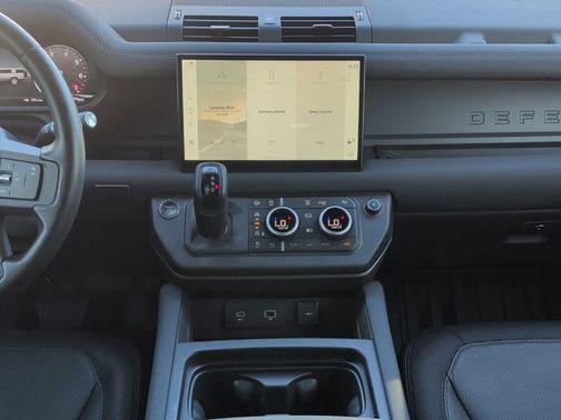 2023 Land Rover Defender 130 X-Dynamic SE
