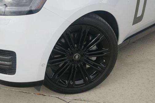 2025 Land Rover Range Rover P530 SE