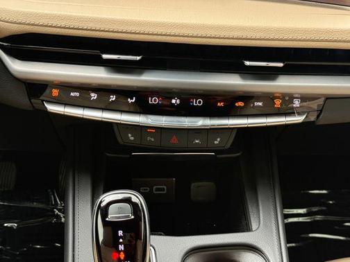 Emerald Lake Metallic 2025 Cadillac XT4 Premium Luxury