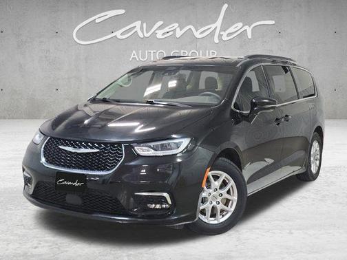 Brilliant Black Crystal Pearlcoat 2022 Chrysler Pacifica Touring L