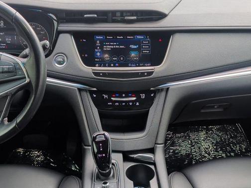 2022 Cadillac XT5 Luxury