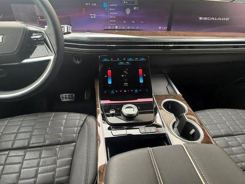 Argent Silver Metallic 2026 Cadillac Escalade Sport Platinum