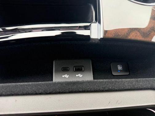 Argent Silver Metallic 2026 Cadillac Escalade Sport Platinum