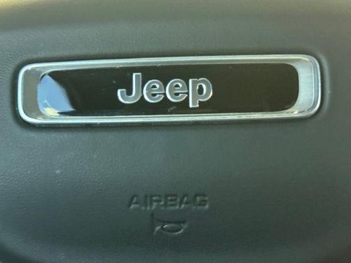 Diamond Black Crystal Pearlcoat 2023 Jeep Grand Cherokee L Summit Reserve