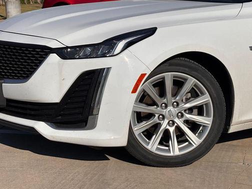 2022 Cadillac CT5 Luxury