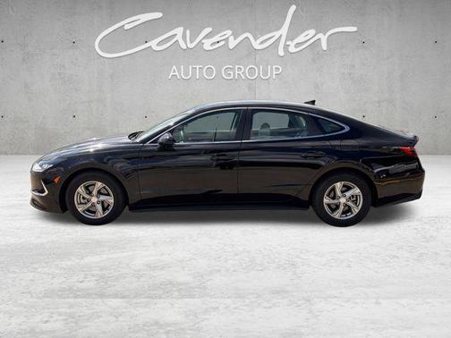 2022 Hyundai SONATA SE