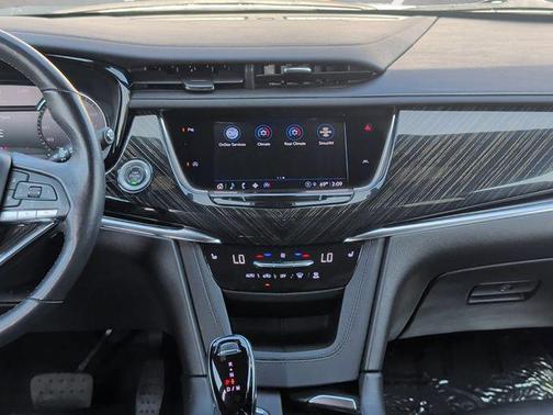 2022 Cadillac XT6 Premium Luxury FWD