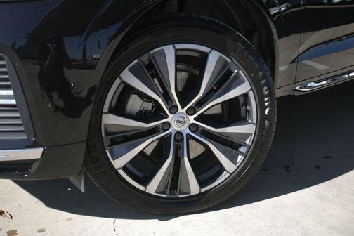 2022 Volvo XC60 Recharge Plug-In Hybrid T8 Inscription Expression