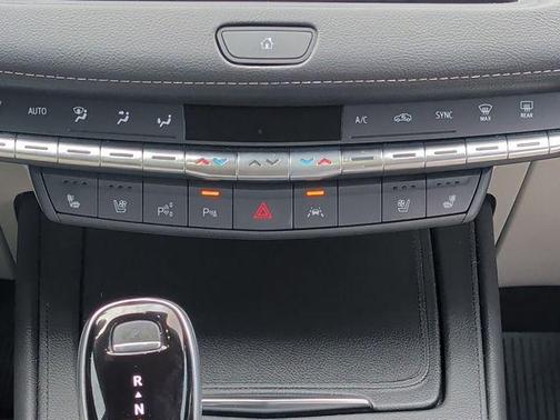 2022 Cadillac XT4 Premium Luxury