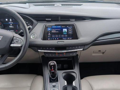 2022 Cadillac XT4 Premium Luxury