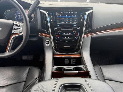 2017 Cadillac Escalade Luxury