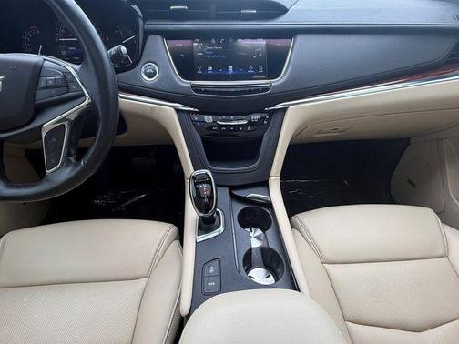 Manhattan Noir Metallic 2019 Cadillac XT5 Premium Luxury