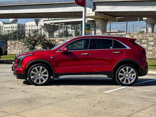 2023 Cadillac XT4 Premium Luxury