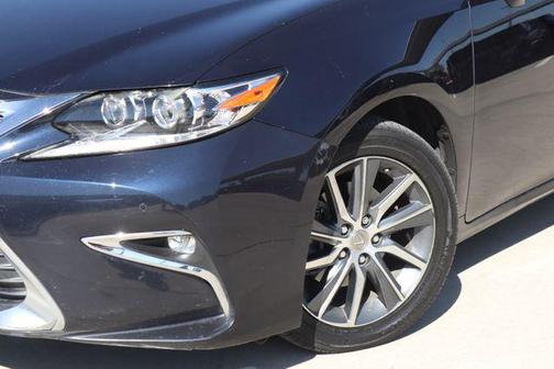 2016 Lexus ES 300h Base