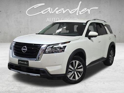 Pearl White Tricoat 2024 Nissan Pathfinder SL 4WD