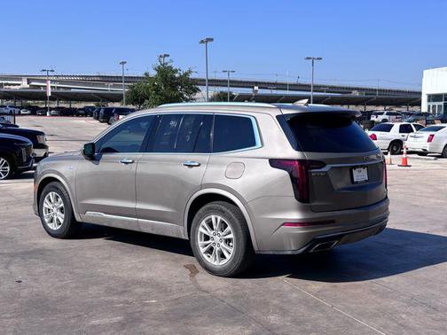 2023 Cadillac XT6 Luxury FWD
