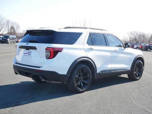 White 2023 Ford Explorer ST-Line