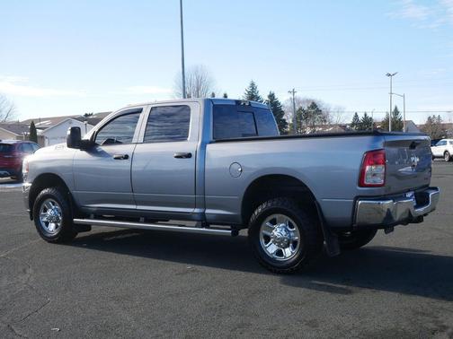 2023 RAM 2500 Tradesman Crew Cab 4x4 6'4' Box
