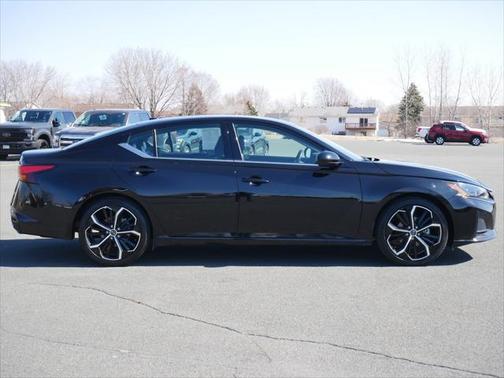 2023 Nissan Altima SR FWD