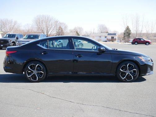 2023 Nissan Altima SR FWD