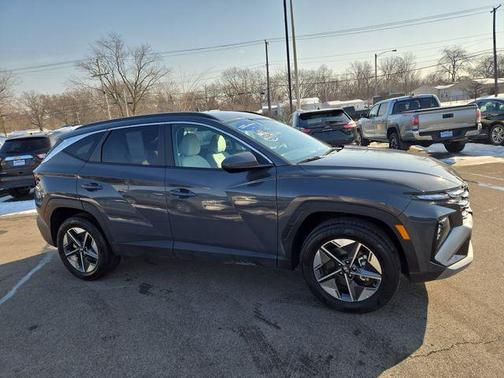 2025 Hyundai TUCSON SEL