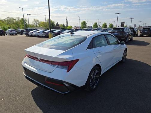 2025 Hyundai ELANTRA Limited