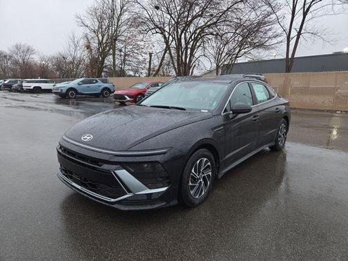 2026 Hyundai SONATA Hybrid Base