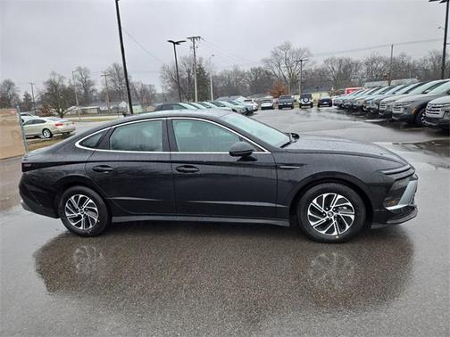 2026 Hyundai SONATA Hybrid Base